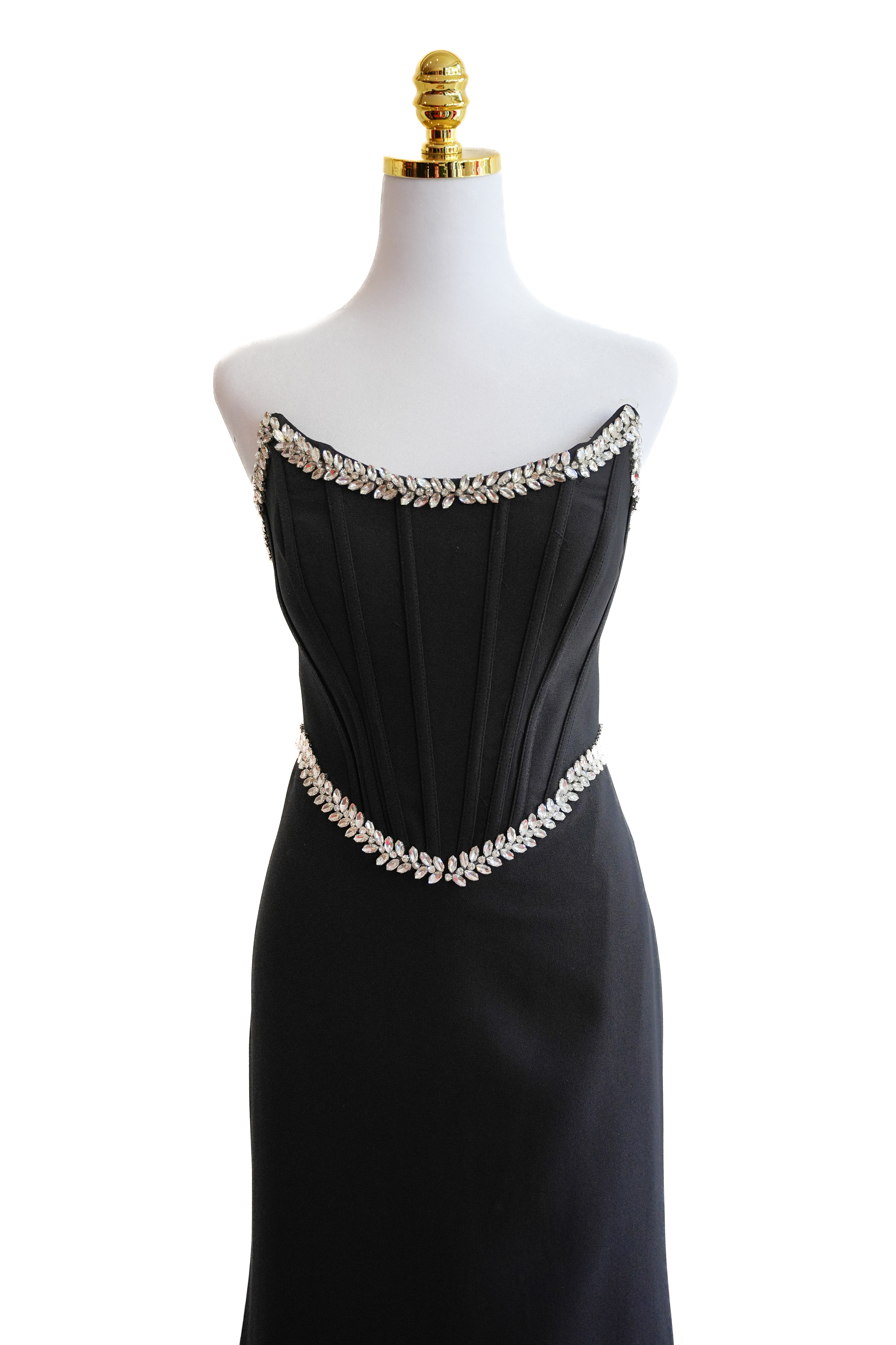 Schwarzes Abendkleid mit Kristallbesatz auf einer Schneiderpuppe
